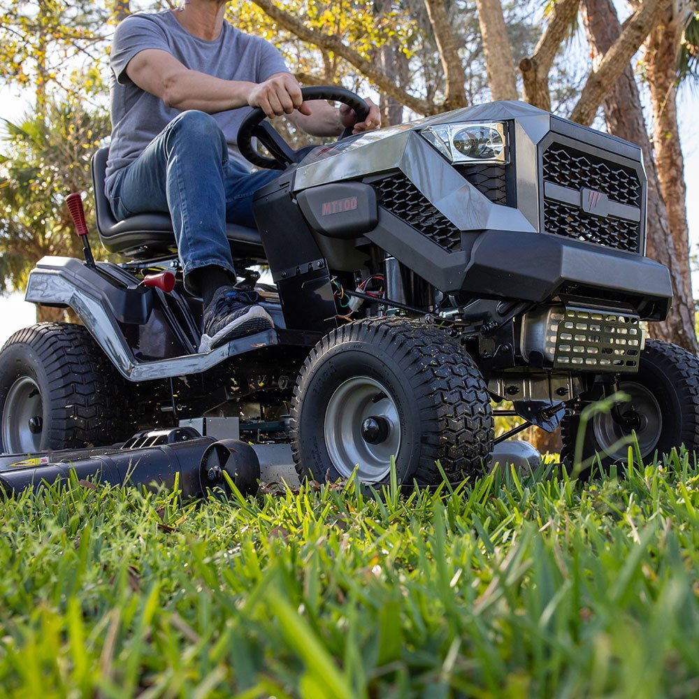 MUR_MT100_lifestyle2 Murray MT100 42 in. 13.5 HP 500cc E1350 Series Briggs and Stratton Engine 6-Speed Manual Gas Riding Lawn Tractor Mower - Image 2